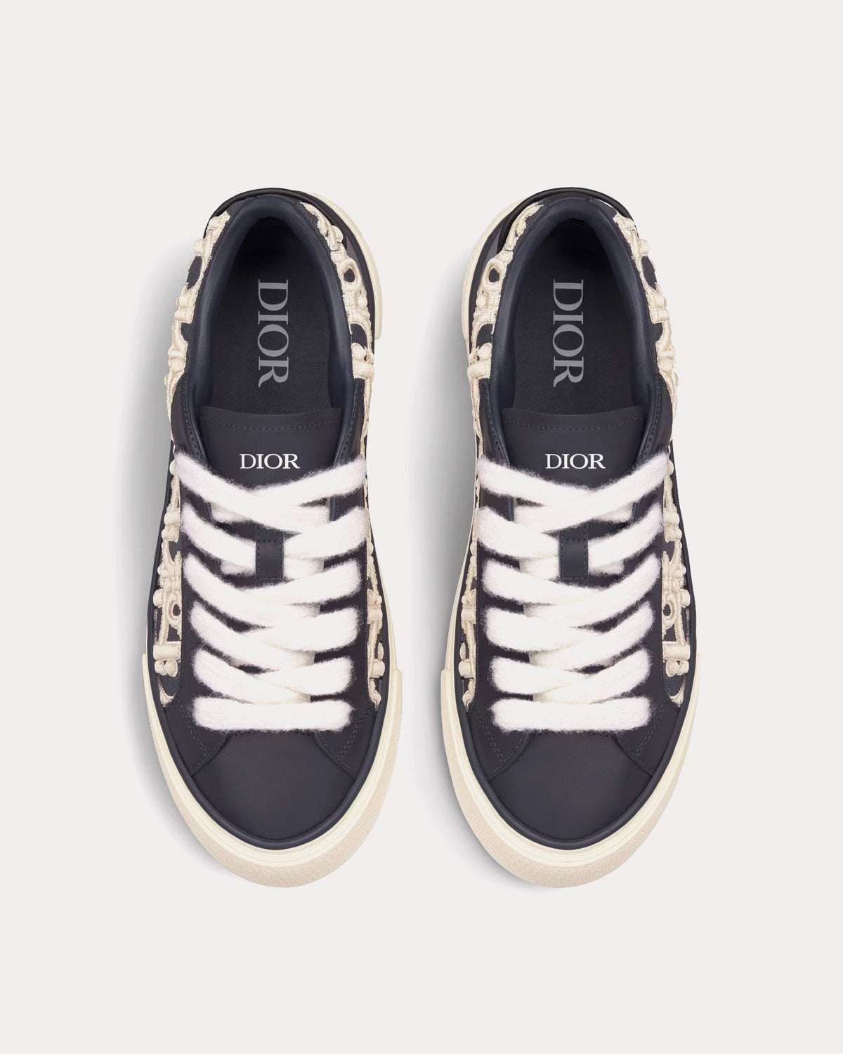 B33 Navy Blue Smooth Calfskin and Cream Dior Oblique Raised Embroidery Low Top Sneakers
