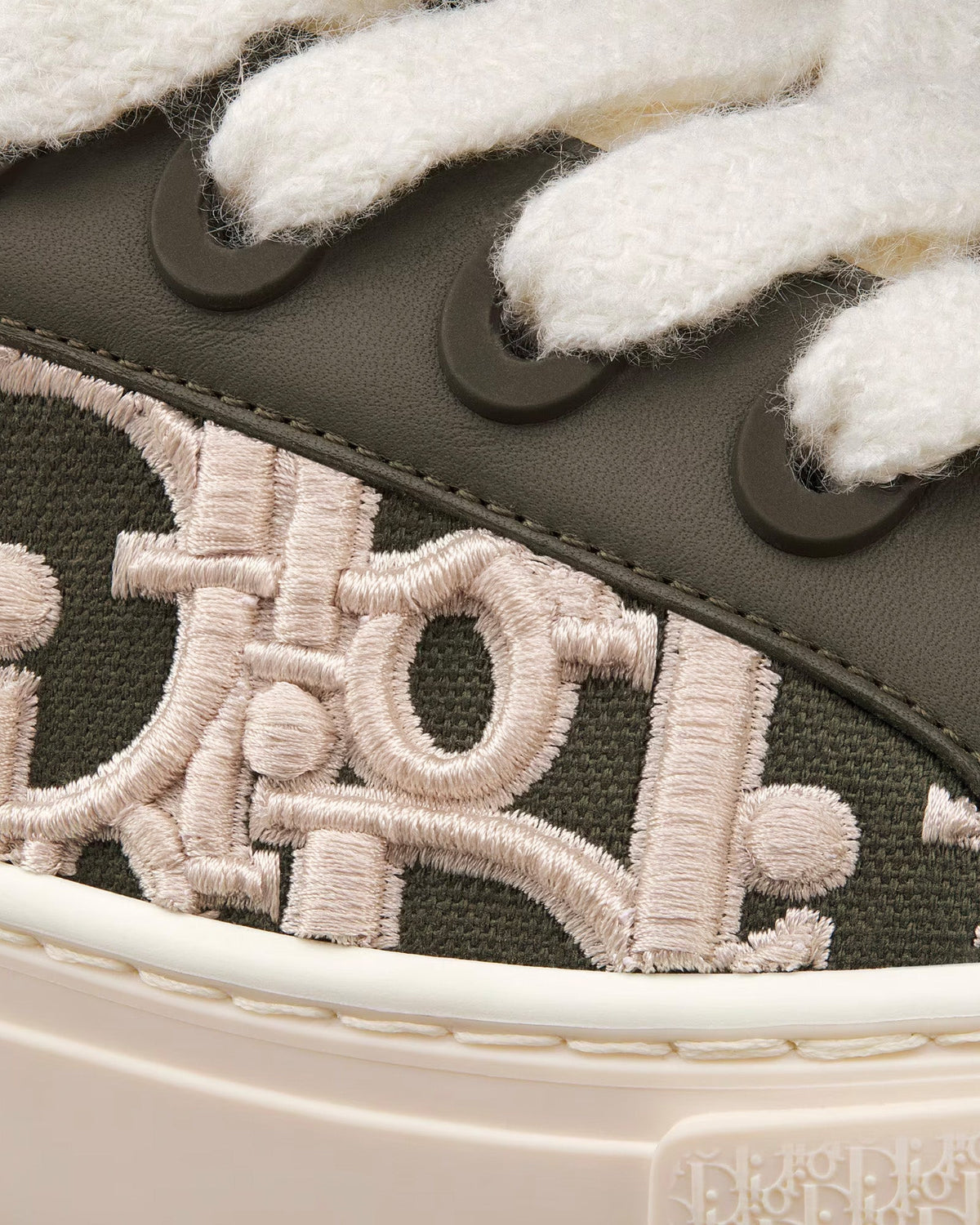 B33 Khaki Smooth Calfskin and Cream Dior Oblique Raised Embroidery Low Top Sneakers