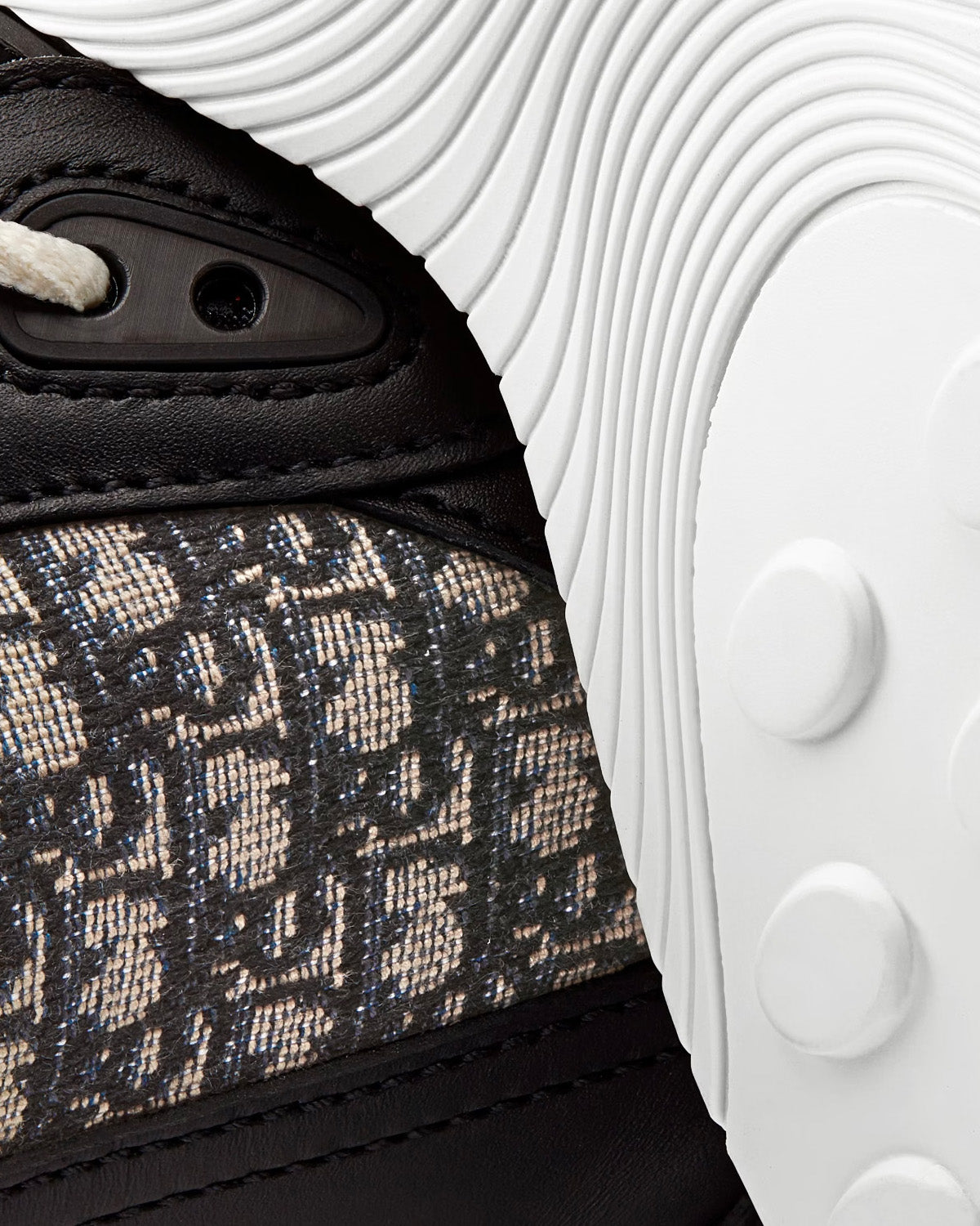 B25 Black Smooth Calfskin and Beige and Black Dior Oblique Jacquard Low Top Sneakers