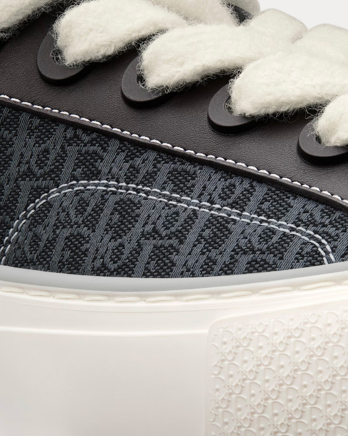 B33 Black Smooth Calfskin and Dior Oblique Jacquard Low Top Sneakers
