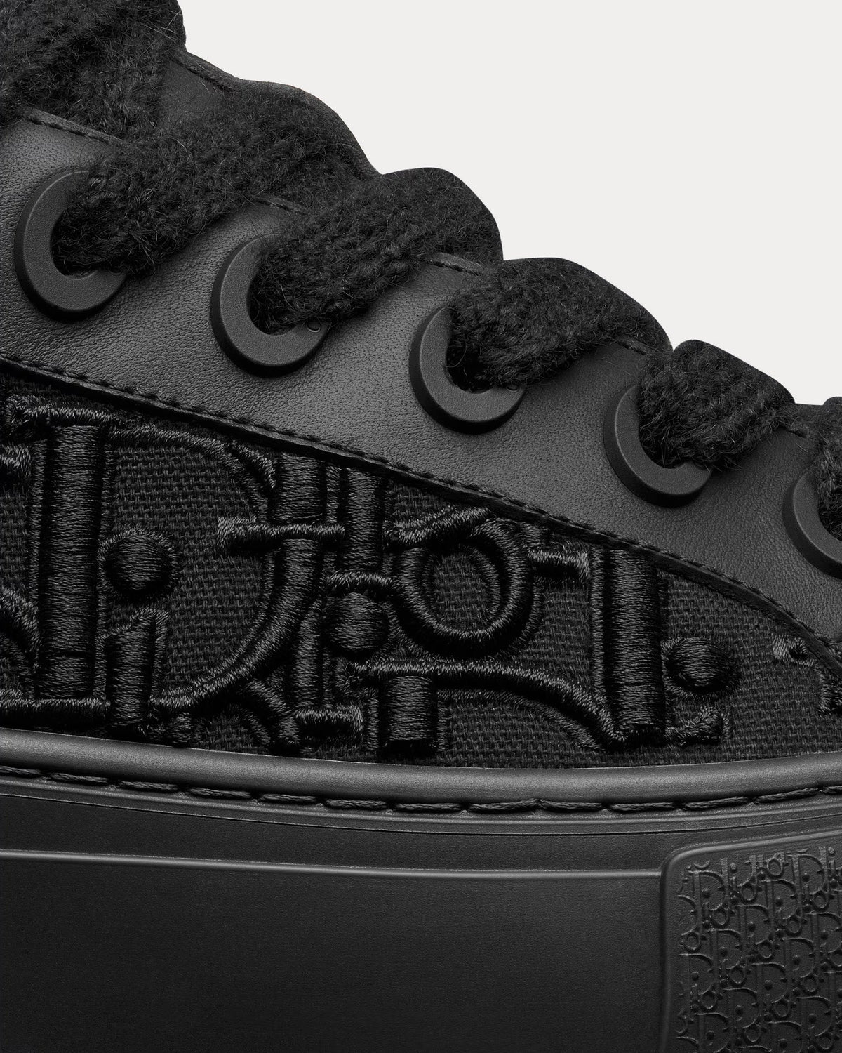 B33 Black Smooth Calfskin and Dior Oblique Raised Embroidery Low Top Sneakers